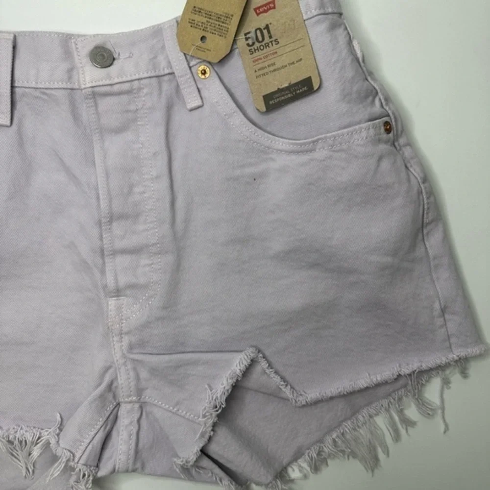 Levi's Women’s 501™ NWT‎ Purple Lilac Button Fly cutoff Jean Shorts - Picture 4 of 8